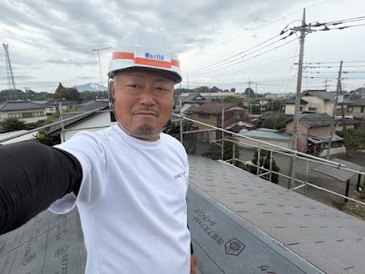 【台風被害】セメント瓦の落下と雨漏り！屋根だけ直しても止まらない「複合漏水」とは？